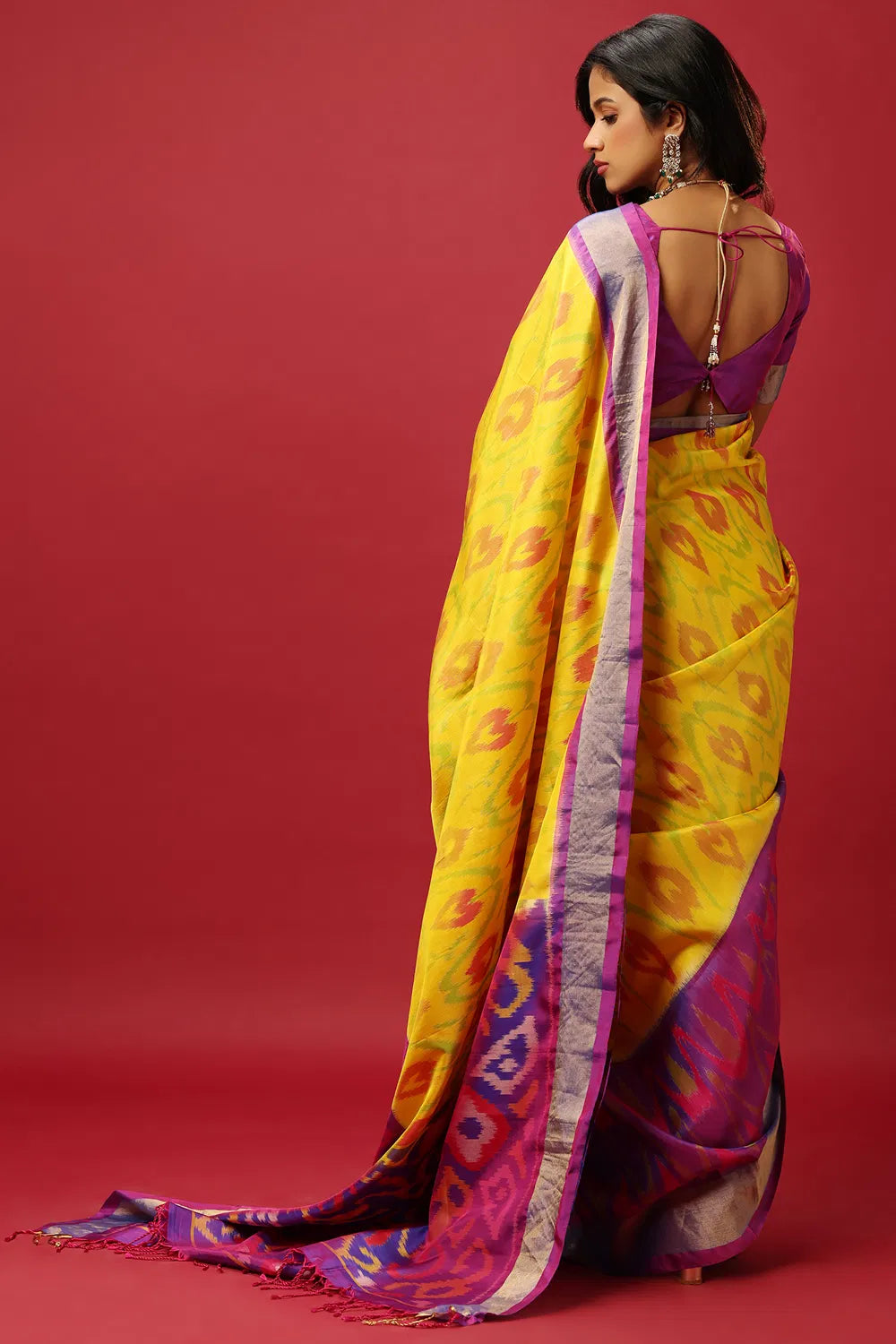 YELLOW AND PURPLE TRADITIONAL CLASSIC SAREE SET PAIRED WITH A PURPLE TWO TONED BLOUSE.