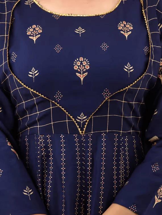 Women boat neck printed flared kurta